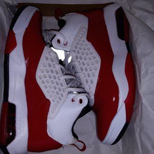 Jordan Maxin 200 White & Red Size 7 Youth